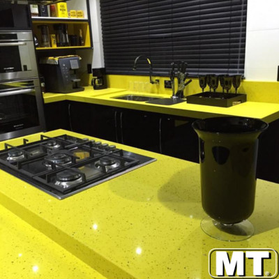 Cozinha em Amarelo Estelar
